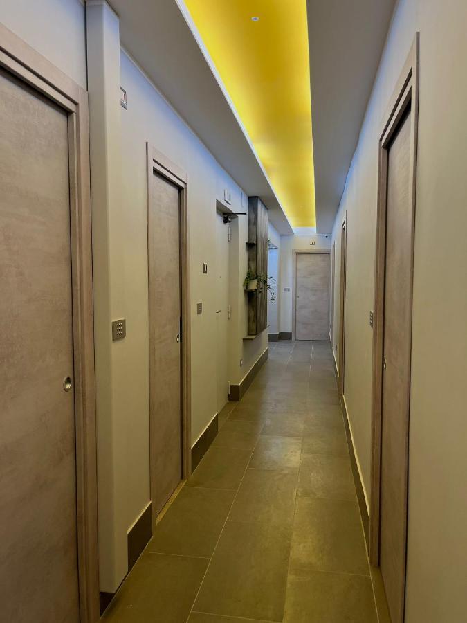 Smart Rooms Naples Luaran gambar