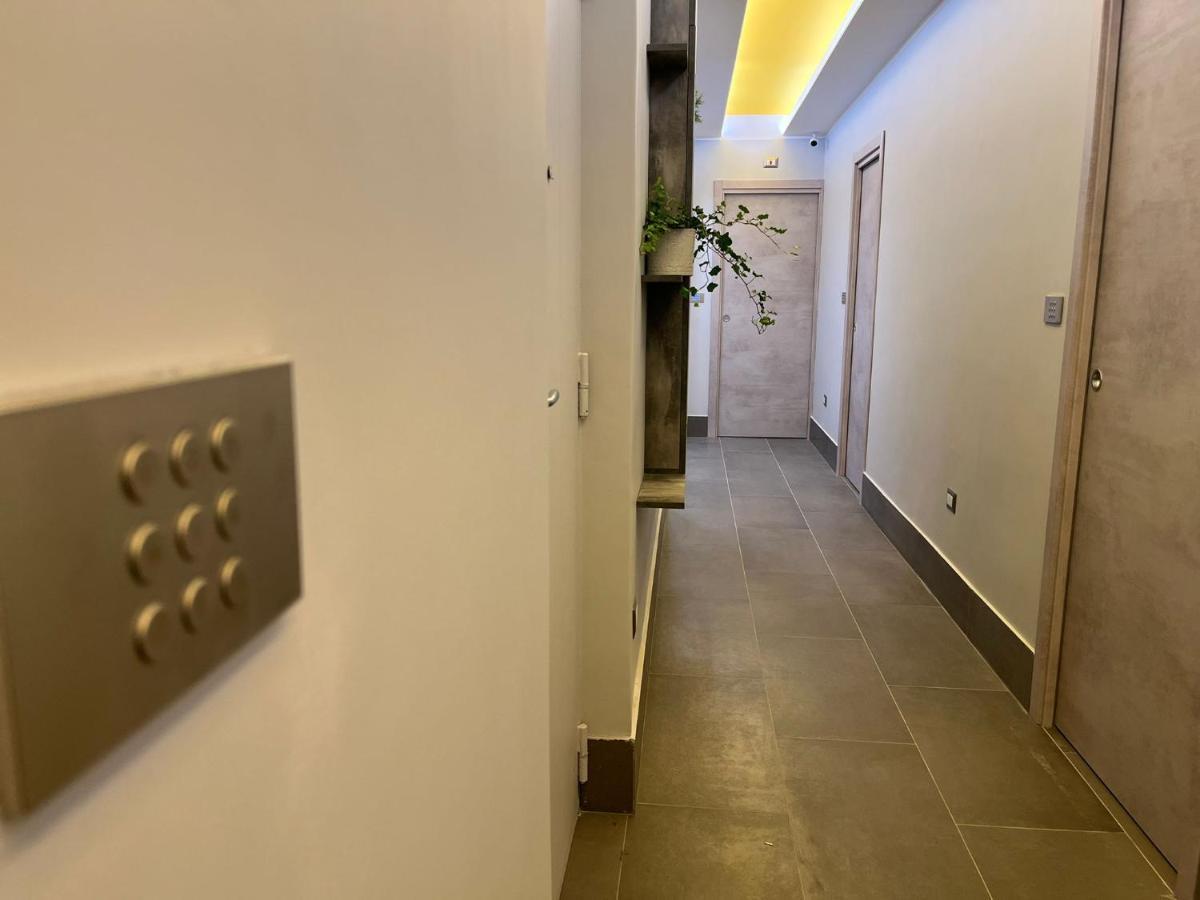 Smart Rooms Naples Luaran gambar